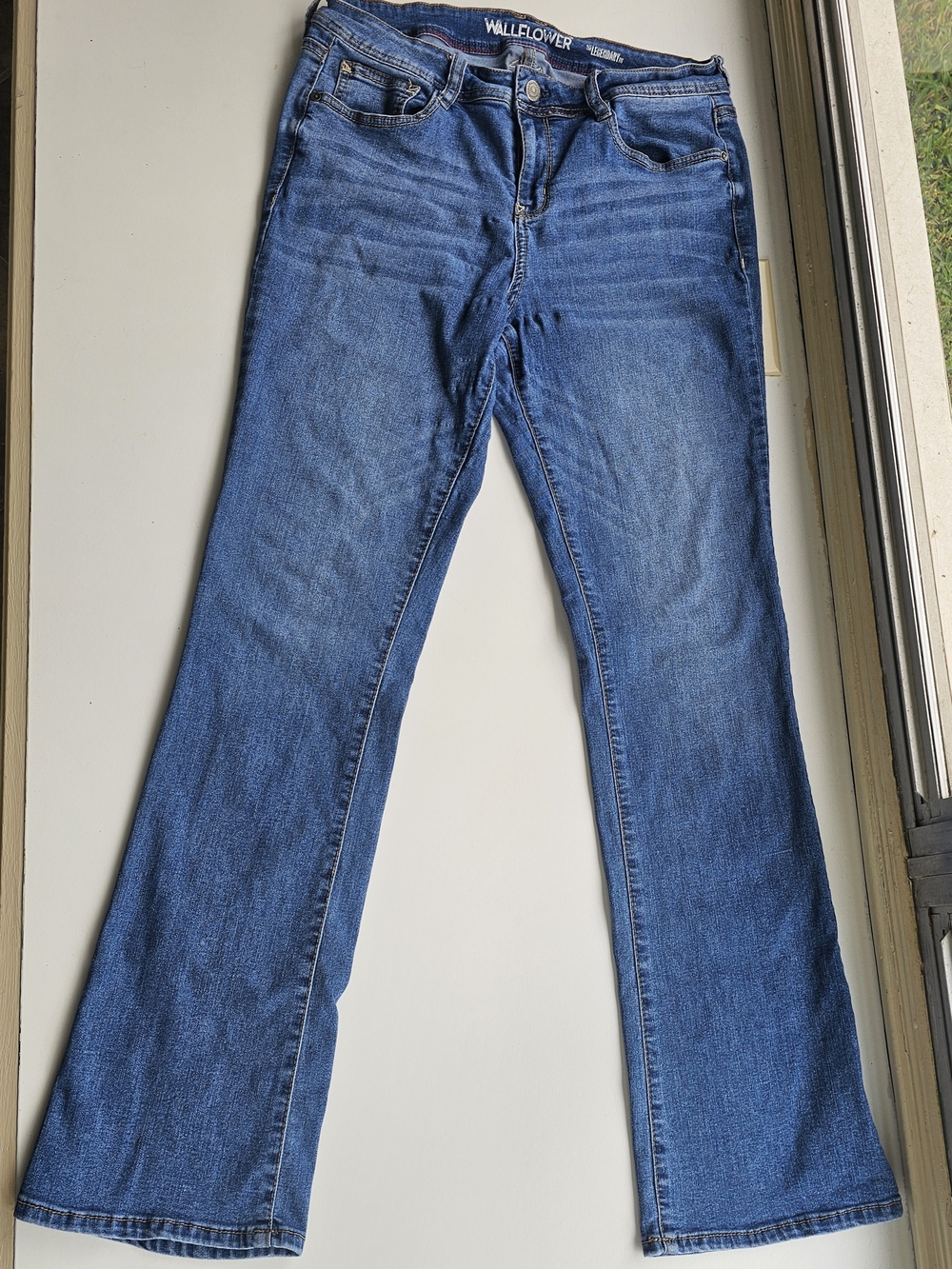 Wallflower Legendary Fit Junior's Medium Blue Boot Cut Jeans - Size 13
